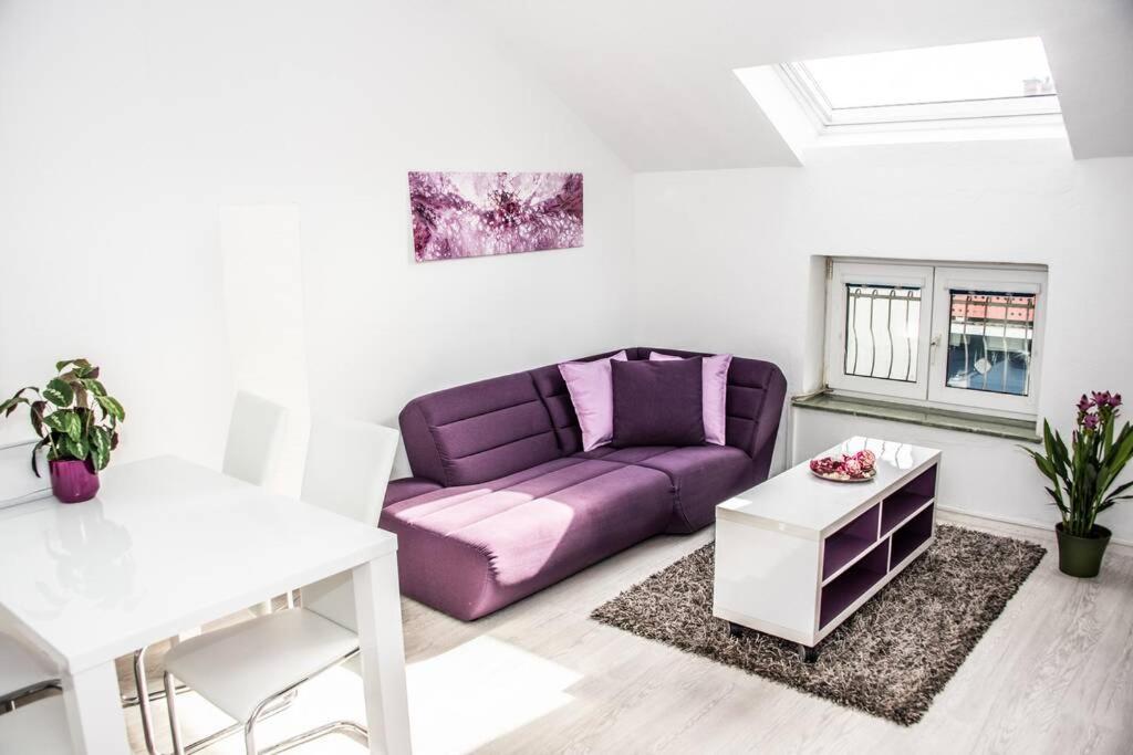 Apartment Pouringraz Fuer Kunst- Und Tennisliebhaber Exteriör bild