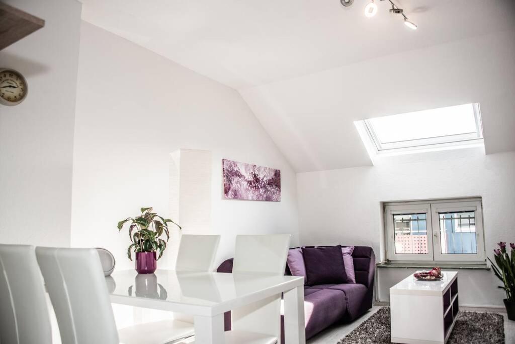 Apartment Pouringraz Fuer Kunst- Und Tennisliebhaber Exteriör bild