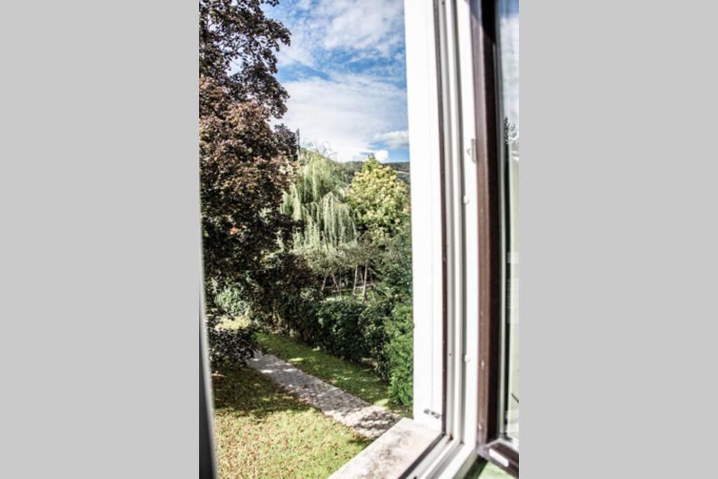 Apartment Pouringraz Fuer Kunst- Und Tennisliebhaber Exteriör bild