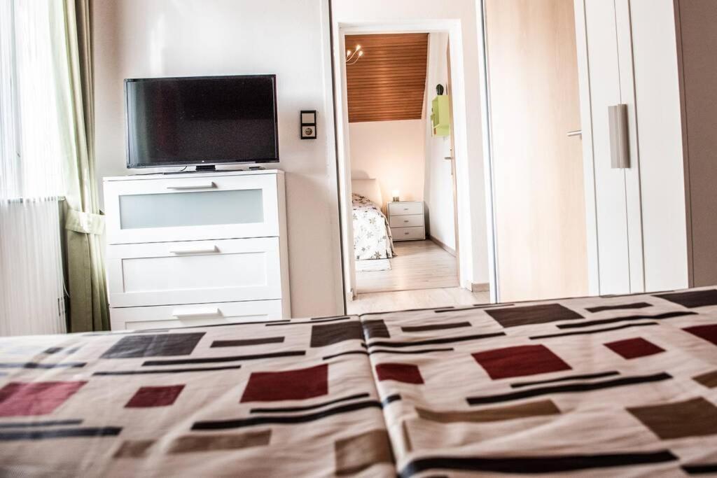 Apartment Pouringraz Fuer Kunst- Und Tennisliebhaber Exteriör bild