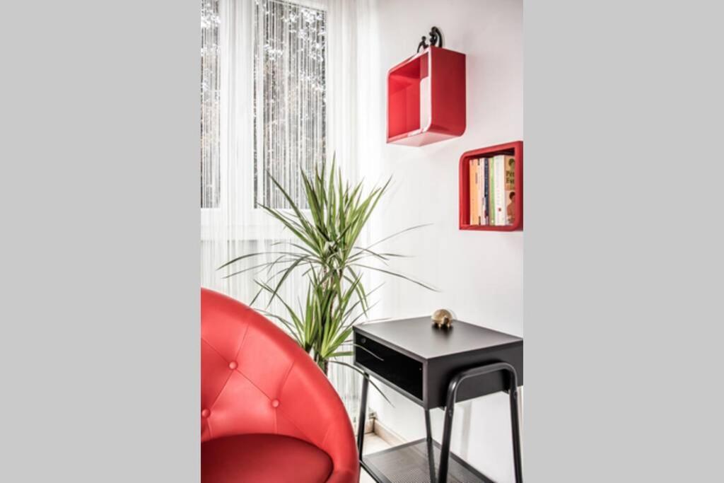 Apartment Pouringraz Fuer Kunst- Und Tennisliebhaber Exteriör bild