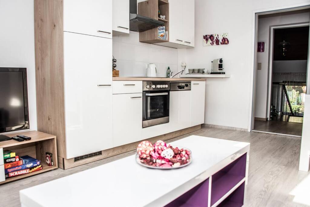 Apartment Pouringraz Fuer Kunst- Und Tennisliebhaber Exteriör bild