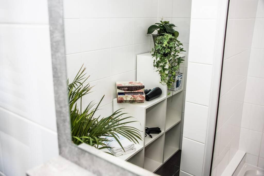 Apartment Pouringraz Fuer Kunst- Und Tennisliebhaber Exteriör bild